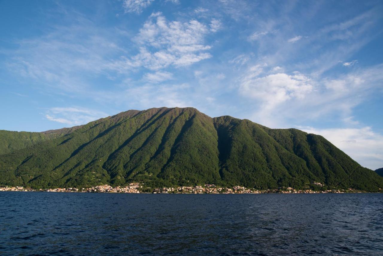 Appartamento Mansarda I Cipressi Lenno Esterno foto